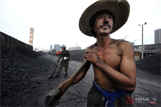 煤矿工人的一天