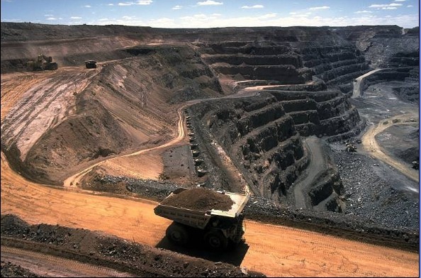 嵩阳煤机对露天煤矿开采输送工艺的影响因素分析