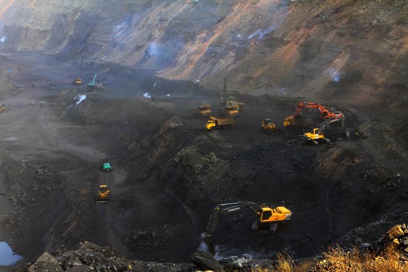 嵩阳煤机对露天煤矿开采输送工艺的影响因素分析
