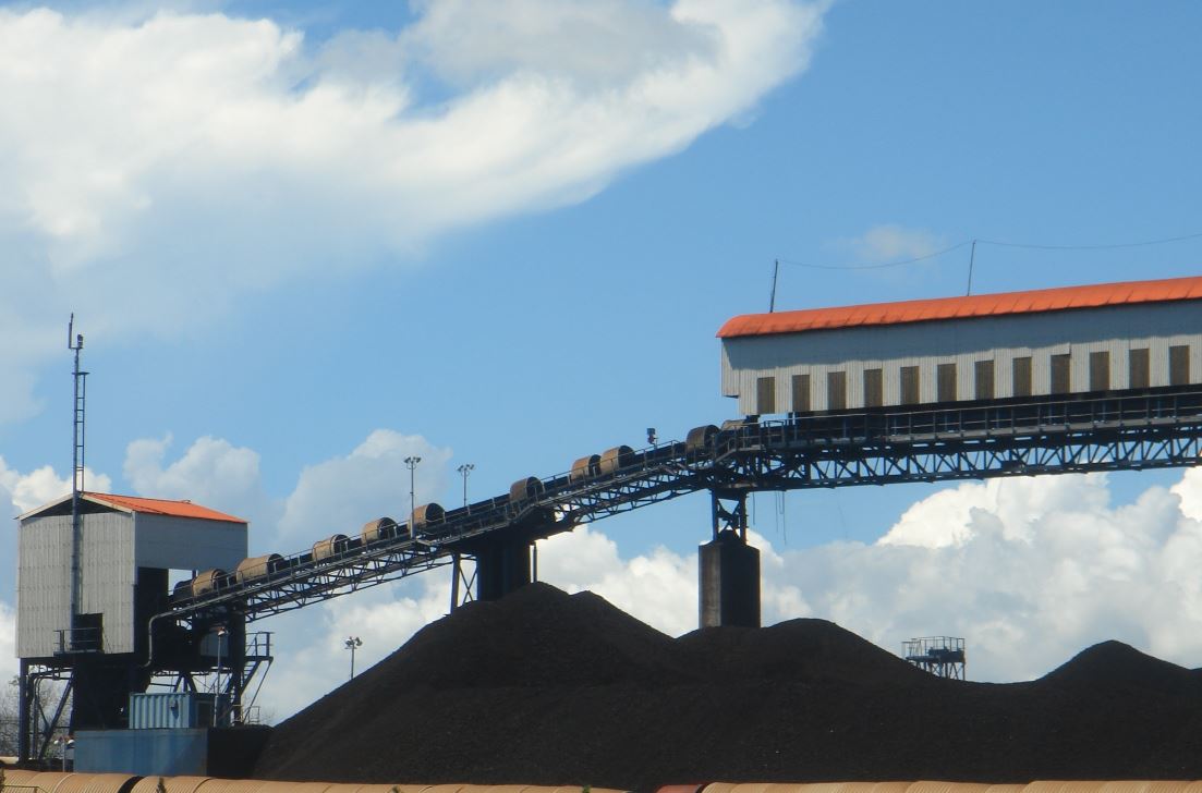 煤矿井下带式输送机应有哪些安全防护设施?